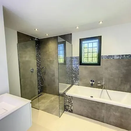Luxueuse De 4 Suites, Climatisation, Vue Mer, Piscine * Grimaud