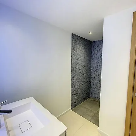 Villa Luxueuse De 4 Suites, Climatisation, Vue Mer, Piscine