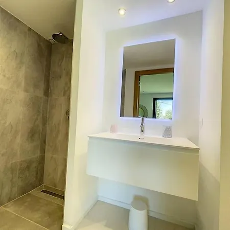 别墅 Luxueuse De 4 Suites, Climatisation, Vue Mer, Piscine 格里莫